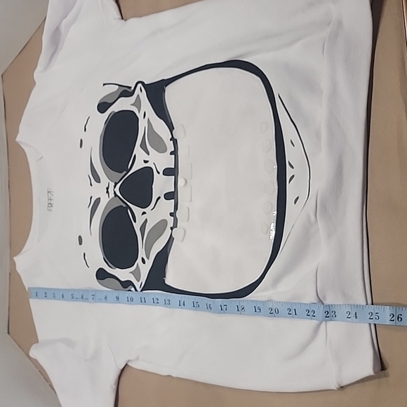 Freeze, Size M White Sweatshirt, Skull Print with Clear Pocket for Mouth.  NWOT - Picture 7 of 9